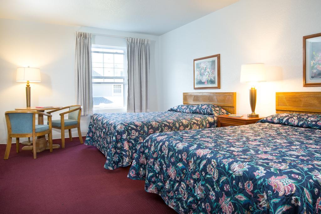 Clearwater Lakeshore Motel Mackinaw City Bilik gambar