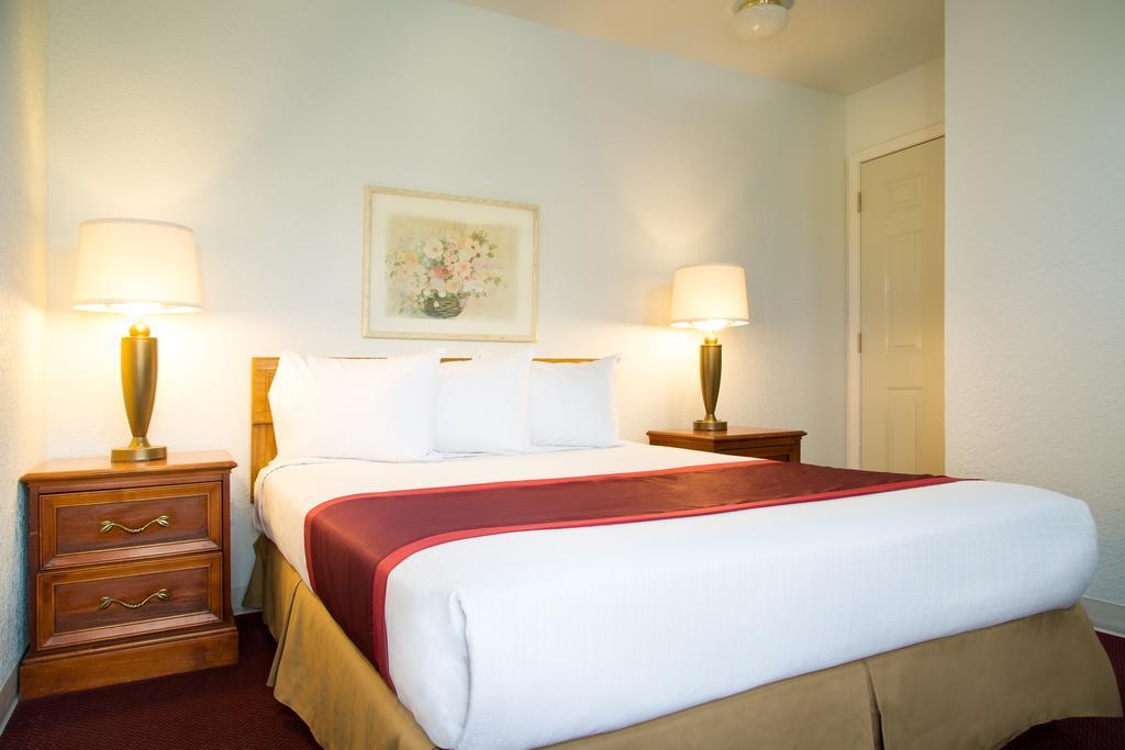 Clearwater Lakeshore Motel Mackinaw City Bilik gambar