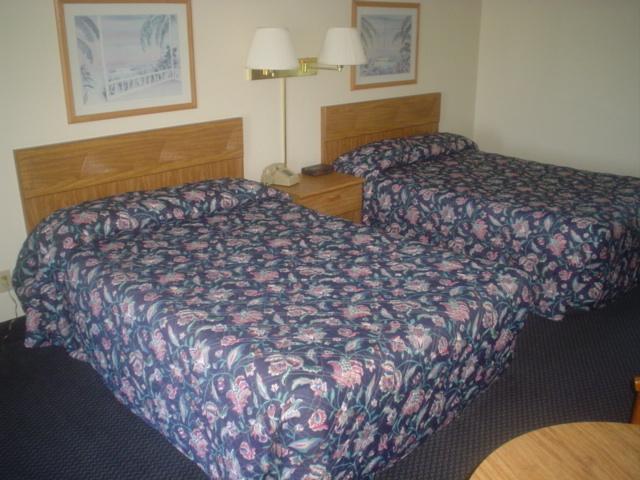Clearwater Lakeshore Motel Mackinaw City Bilik gambar