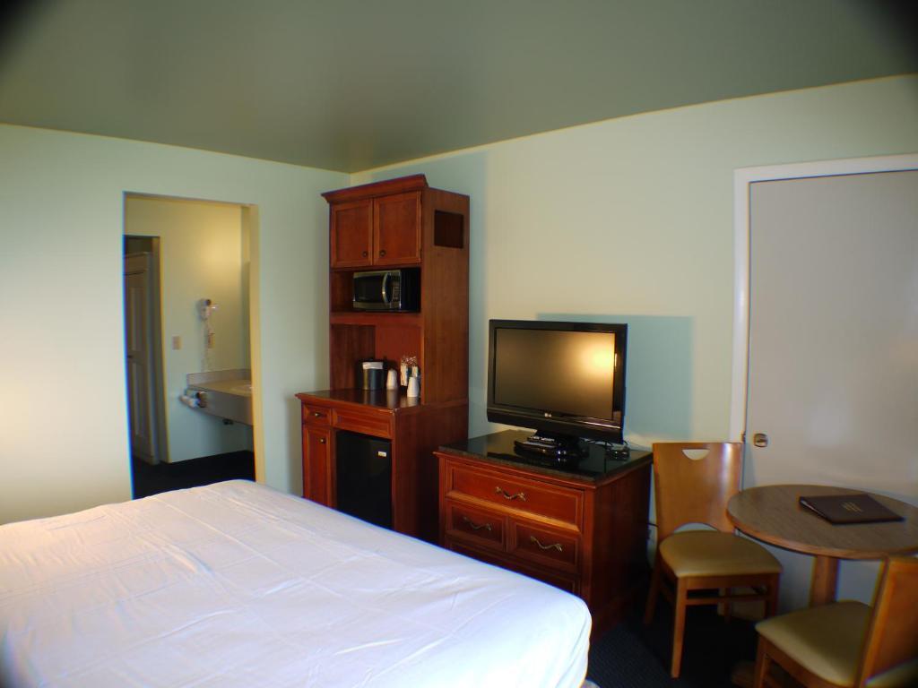 Clearwater Lakeshore Motel Mackinaw City Bilik gambar