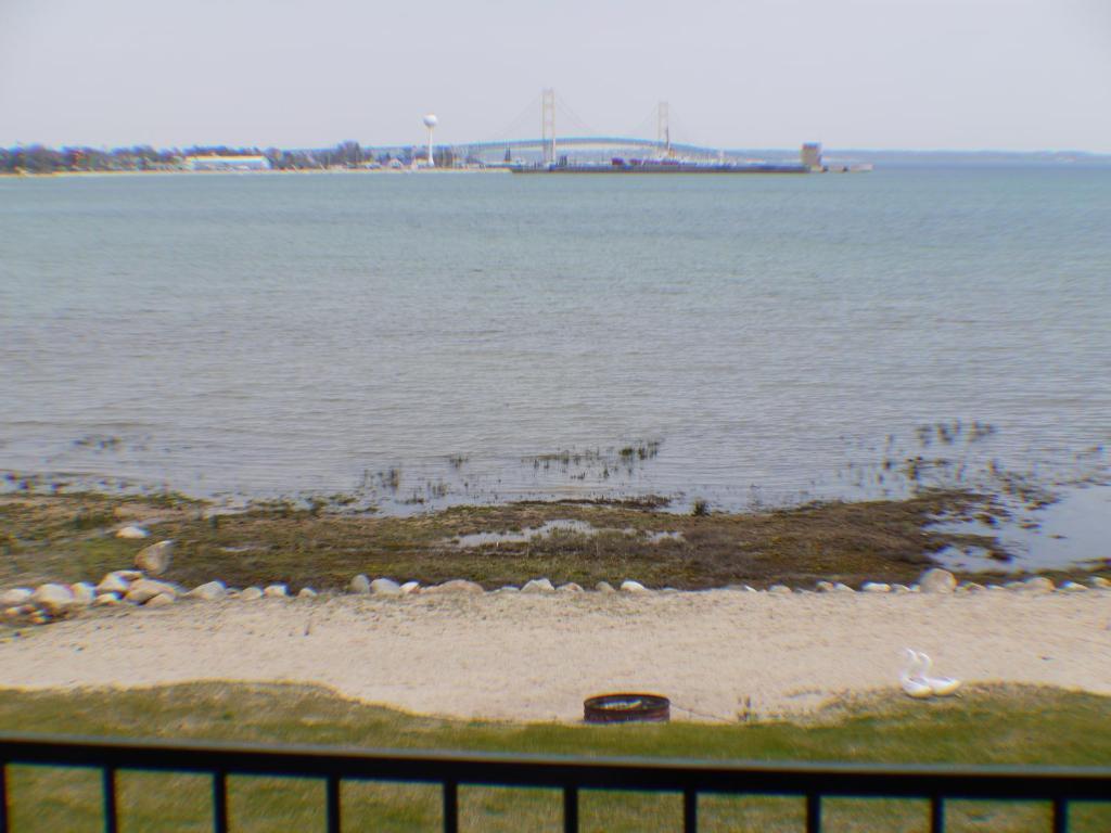 Clearwater Lakeshore Motel Mackinaw City Bilik gambar